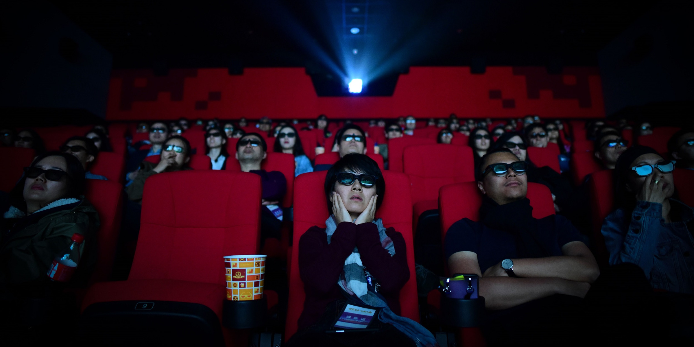 Китай открыл свыше 500 кинотеатров после спада коронавируса