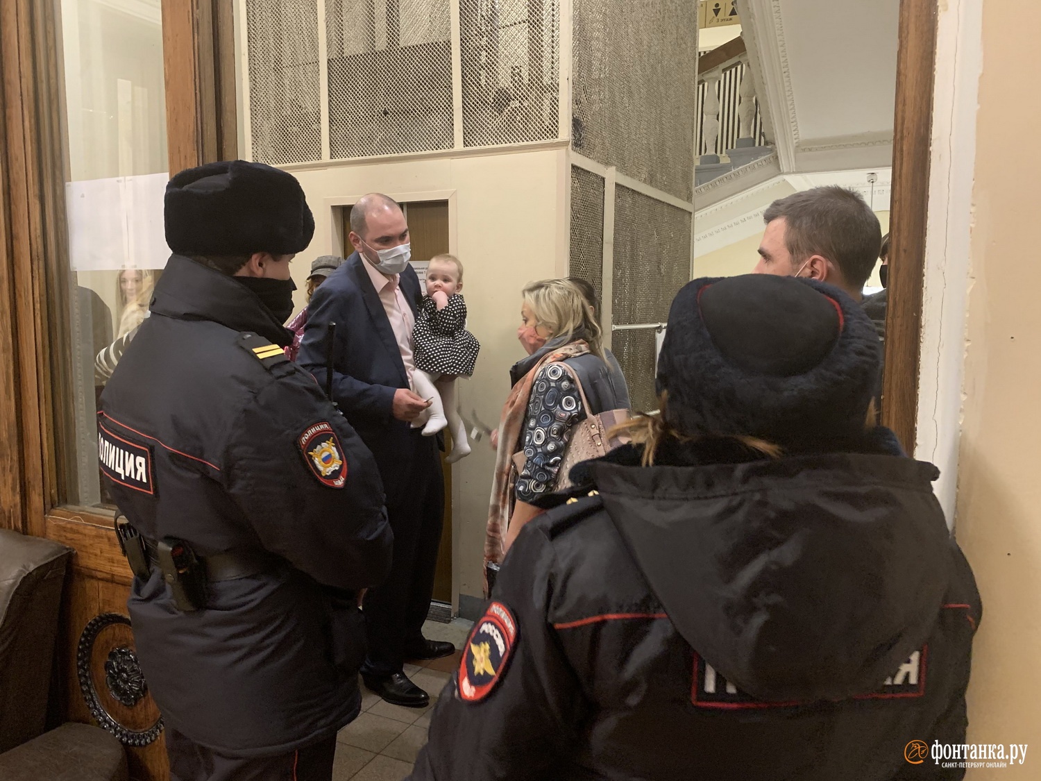 Полиция и Роспотребнадзор сорвали открытие «Артдокфеста» в Петербурге