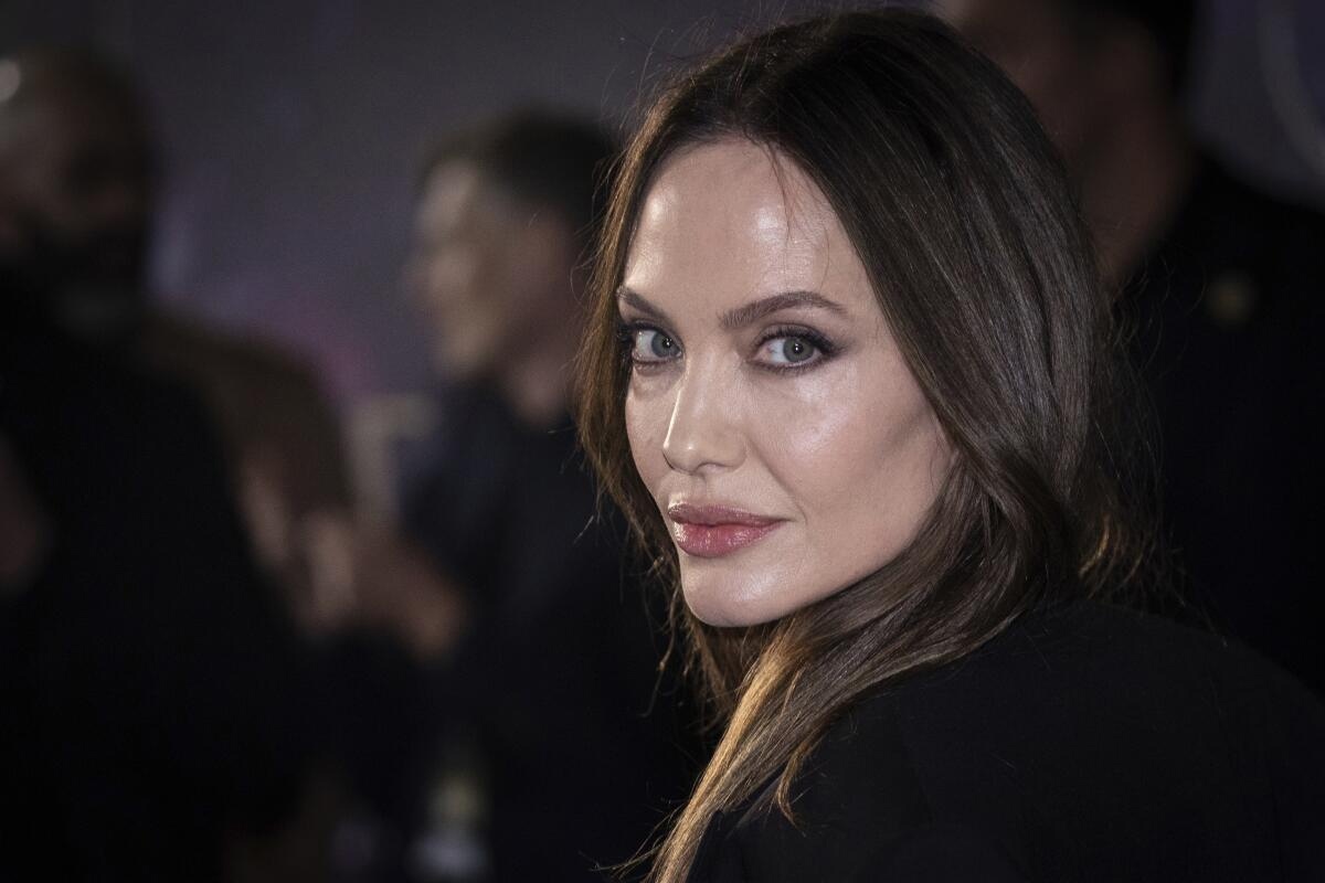 Бывший муж Анджелины Джоли рассказал об их необычном свидании - «Кино altaifish.ru»