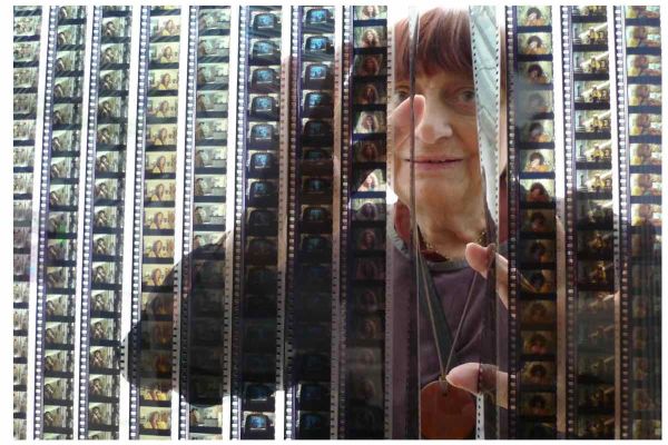 Причудливая бабушка «новой волны»: рецензия на документальный фильм «Варда навсегда»