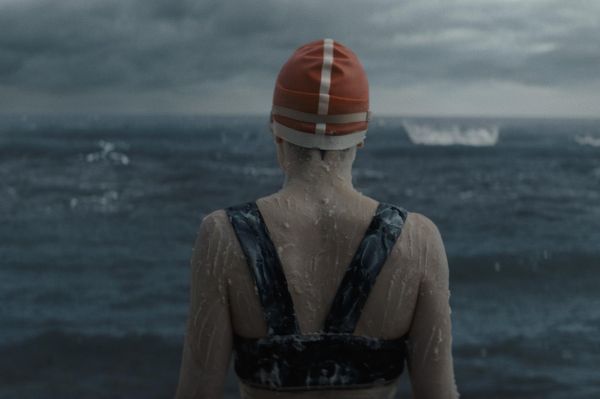 Рецензия на фильм «Девушка и море»: Дейзи Ридли переплывает Ла-Манш