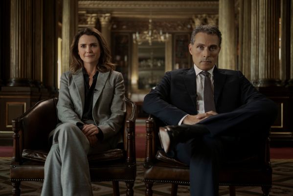 Рецензия на третий сезон сериала «Дипломатка»: Кери Рассел снова спасает мир