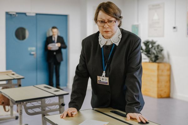 Рецензия на сериал «Олдскул» — милейшую школьную комедию о матерях и дочках