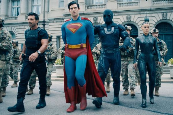 Что смотреть дома в августе? 10 главных онлайн-премьер месяца