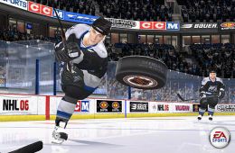 Скриншот из игры «NHL 06»