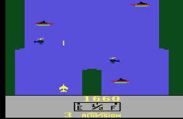 Скриншот из игры «River Raid»