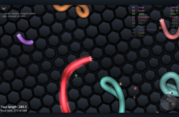 Скриншот из игры «Slither.io»