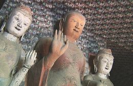 Гигантские изваяния Будды