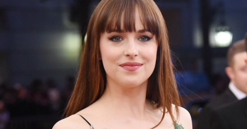 Dakota johnson 2024 news. Актриса 50 оттенков серого Дакота Джонсон. Дакота Джонсон 50 оттенков серого. Дакота Джонсон 50 оттенков. Дакота Джонсон 2023.